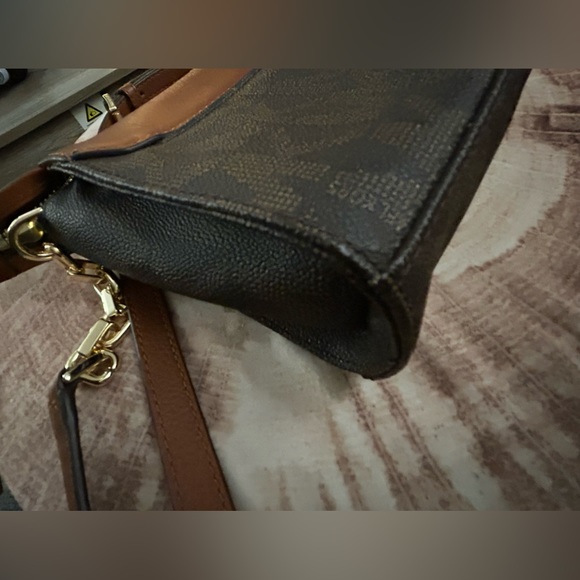 Authentic Michael Kors Florence Crossbody Purse. Never Used. - Picture 16 of 16